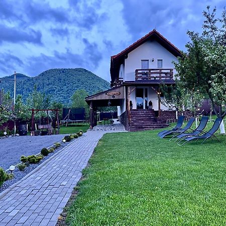 Casa De Sub Hora Villa Zărneşti Exteriör bild