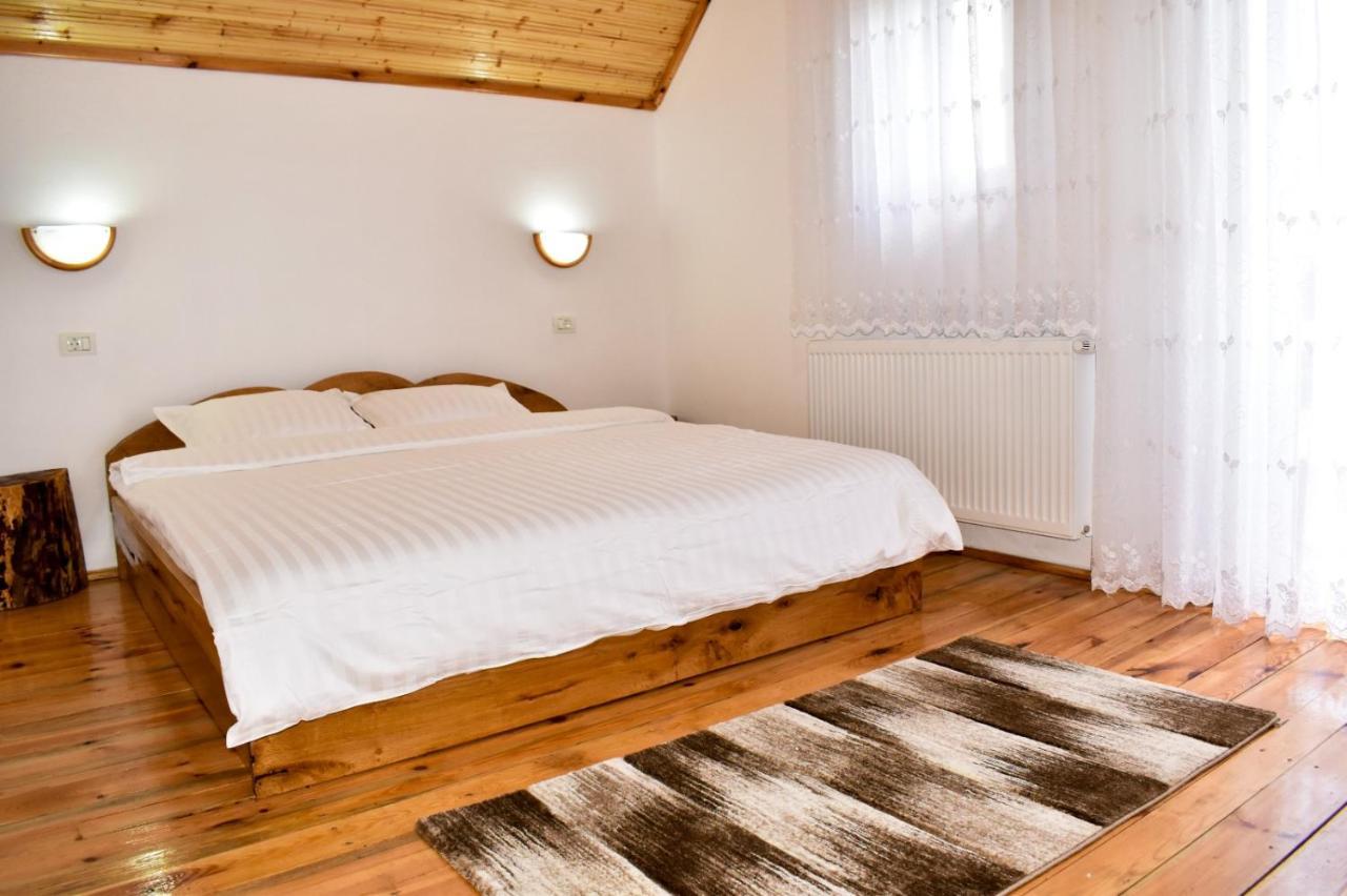 Casa De Sub Hora Villa Zărneşti Exteriör bild