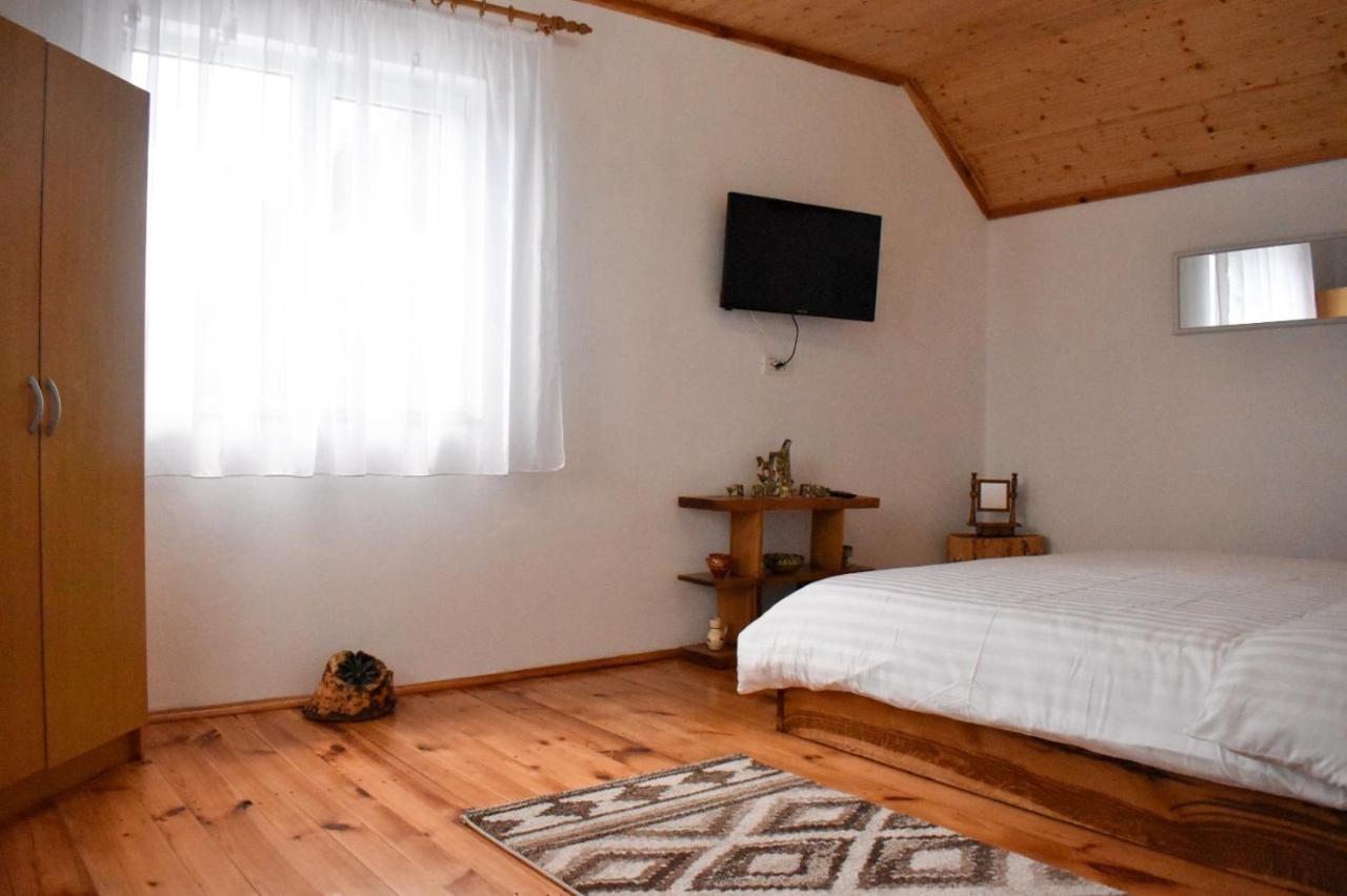 Casa De Sub Hora Villa Zărneşti Exteriör bild