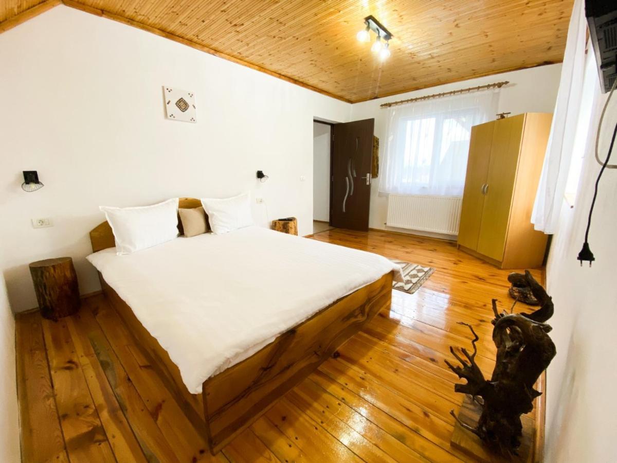 Casa De Sub Hora Villa Zărneşti Exteriör bild