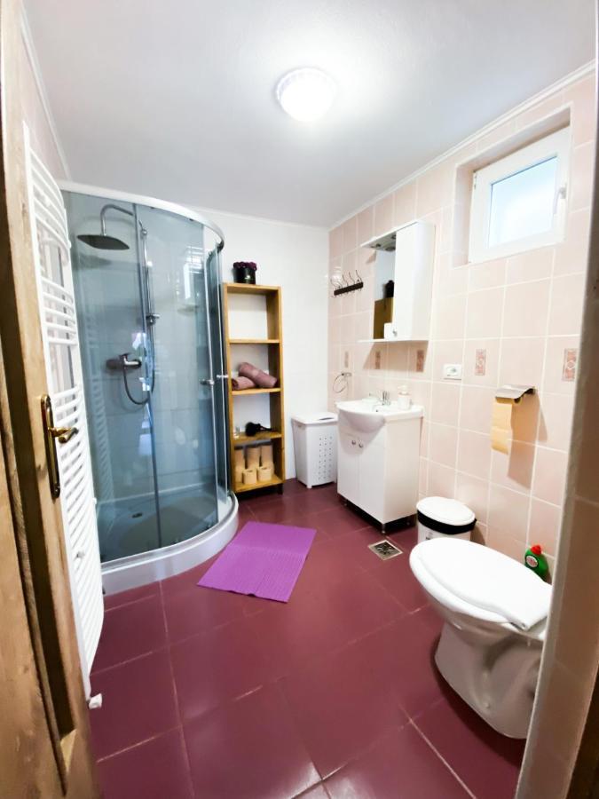 Casa De Sub Hora Villa Zărneşti Exteriör bild