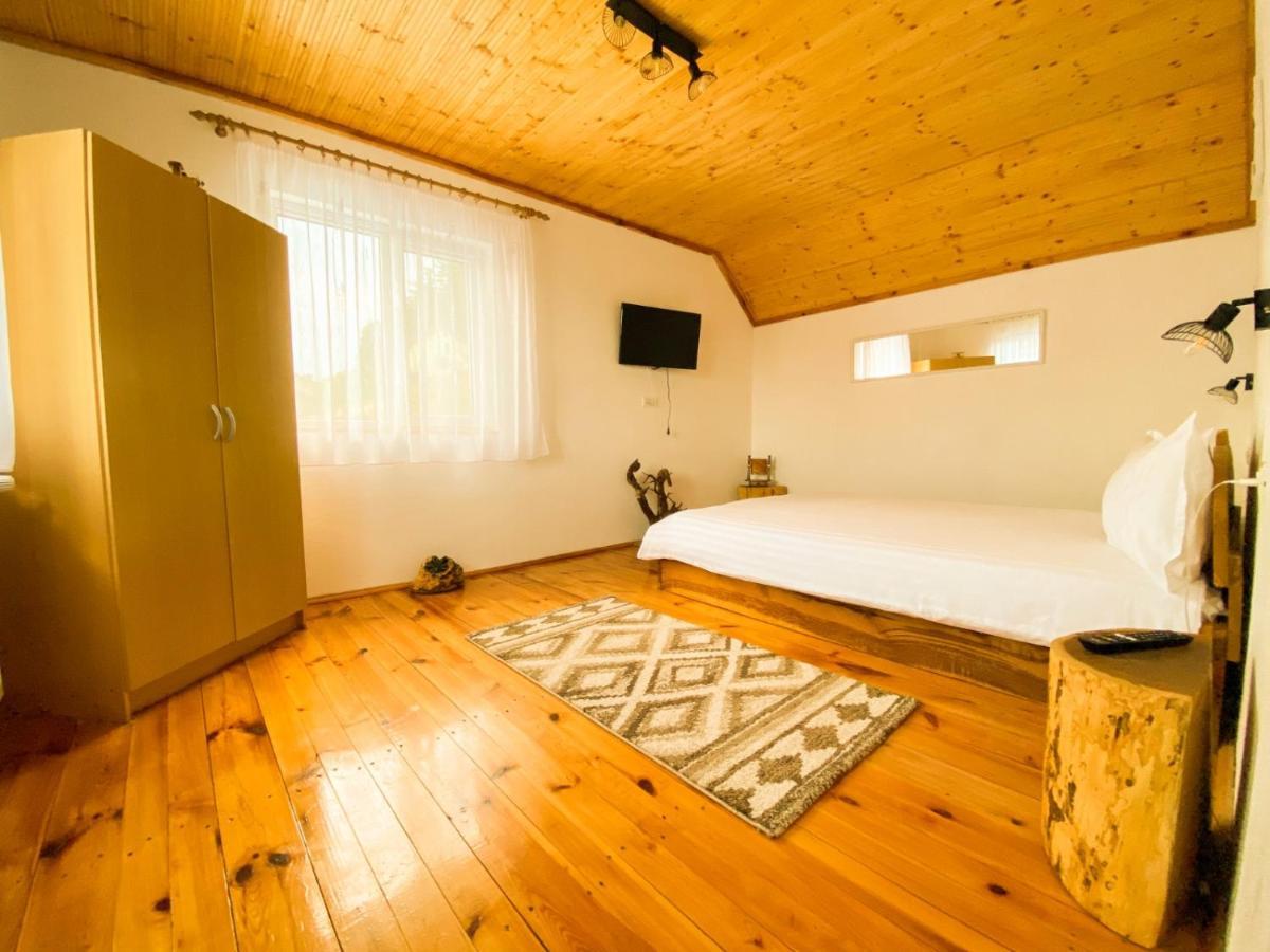 Casa De Sub Hora Villa Zărneşti Exteriör bild