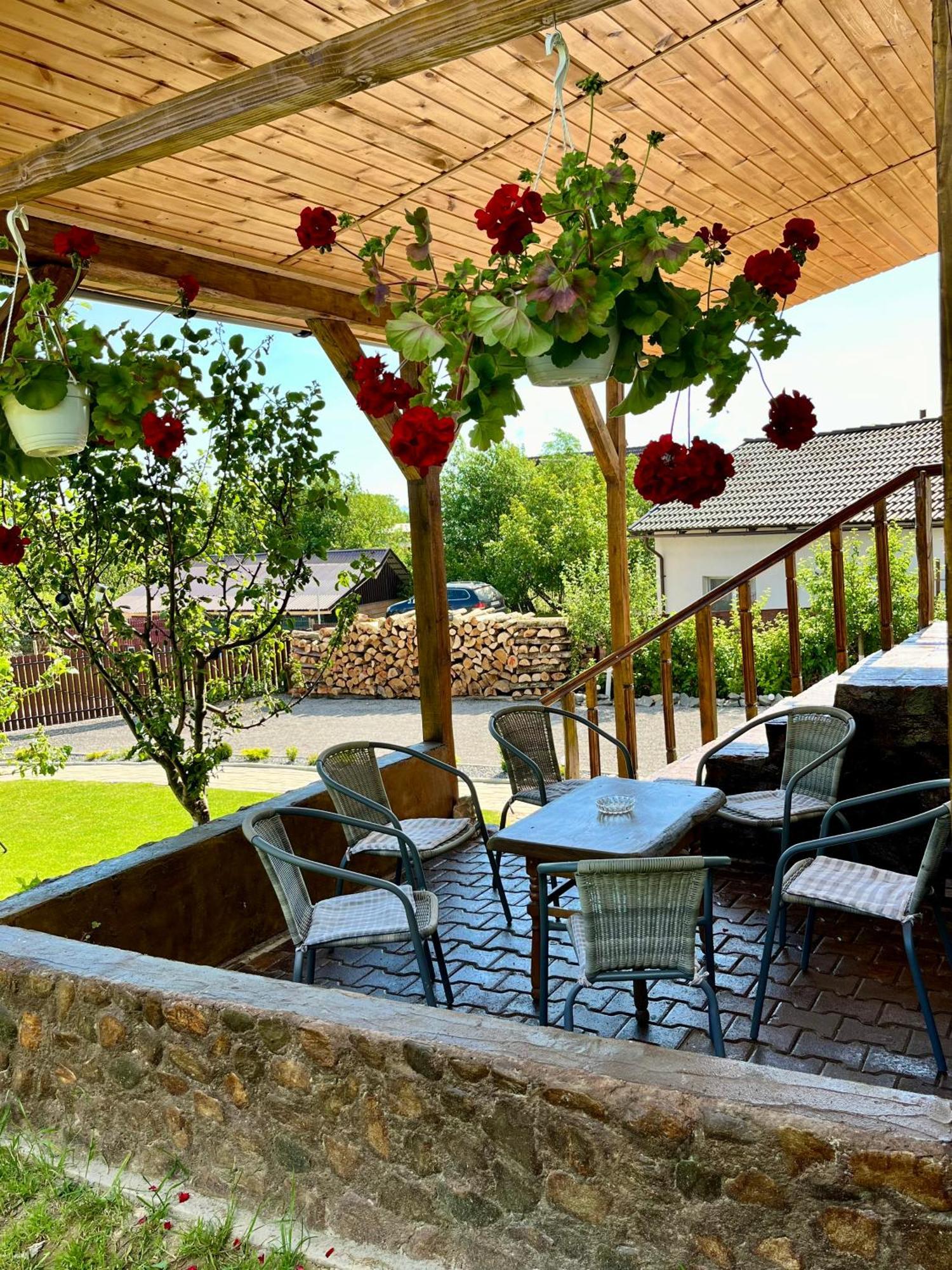 Casa De Sub Hora Villa Zărneşti Exteriör bild
