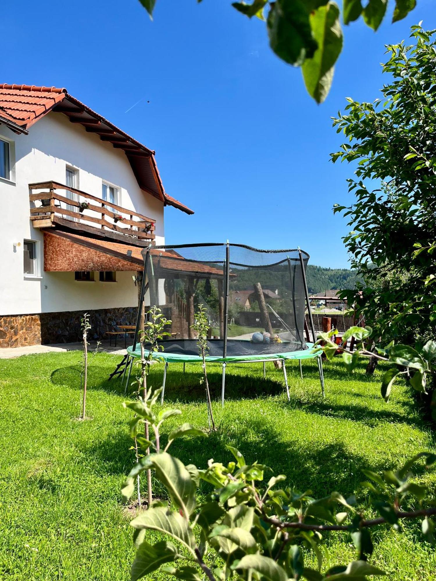 Casa De Sub Hora Villa Zărneşti Exteriör bild